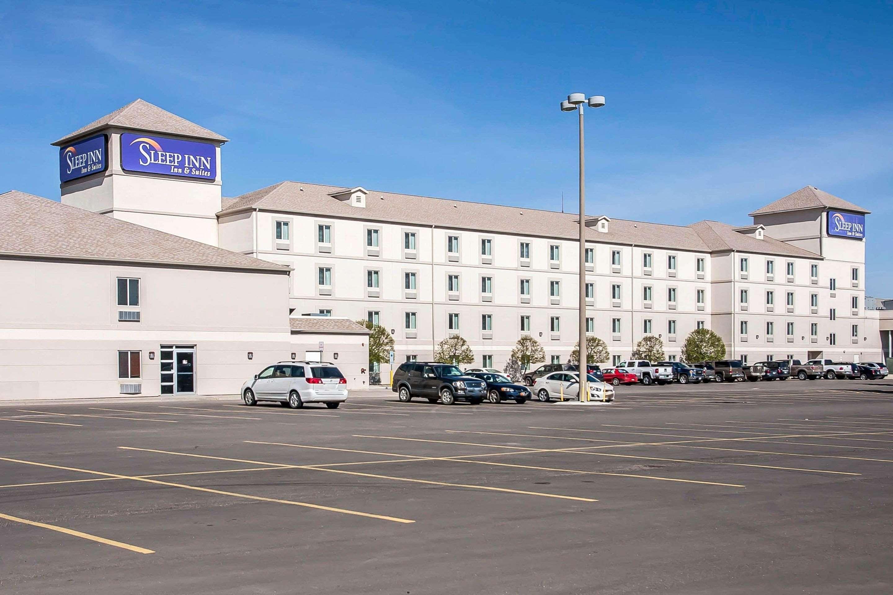 Sleep Inn & Suites Conference Center And Water Park Minot Bagian luar foto