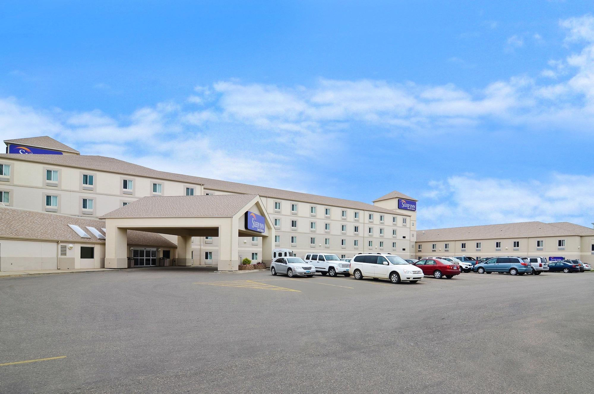 Sleep Inn & Suites Conference Center And Water Park Minot Bagian luar foto